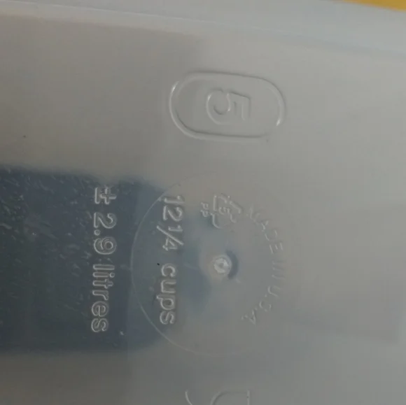 New black Tupperware oval number 5 modular mate with pour all seal - Picture 4 of 4